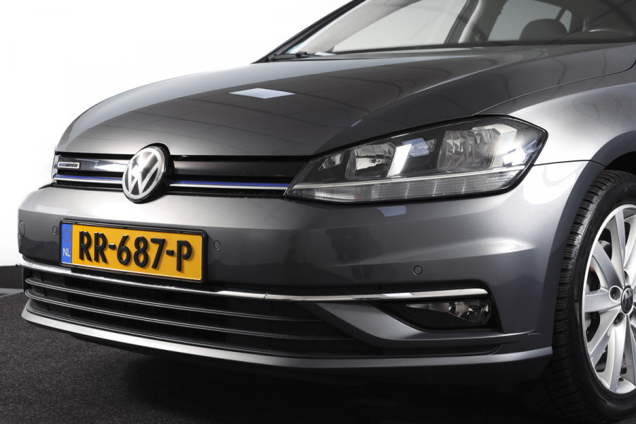 Volkswagen Golf 1.5 TSI 130 PK Comfortline Business | Adapt. Cruise | Stoelverw. | PDC | NAV + App. Connect | ECC | Trekhaak | DAB | LM 17" |