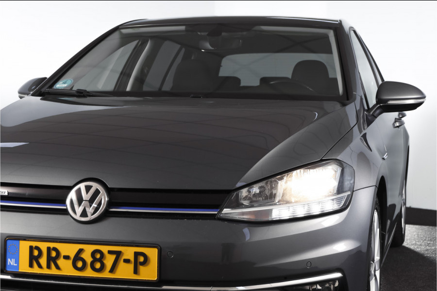 Volkswagen Golf 1.5 TSI 130 PK Comfortline Business | Adapt. Cruise | Stoelverw. | PDC | NAV + App. Connect | ECC | Trekhaak | DAB | LM 17" |