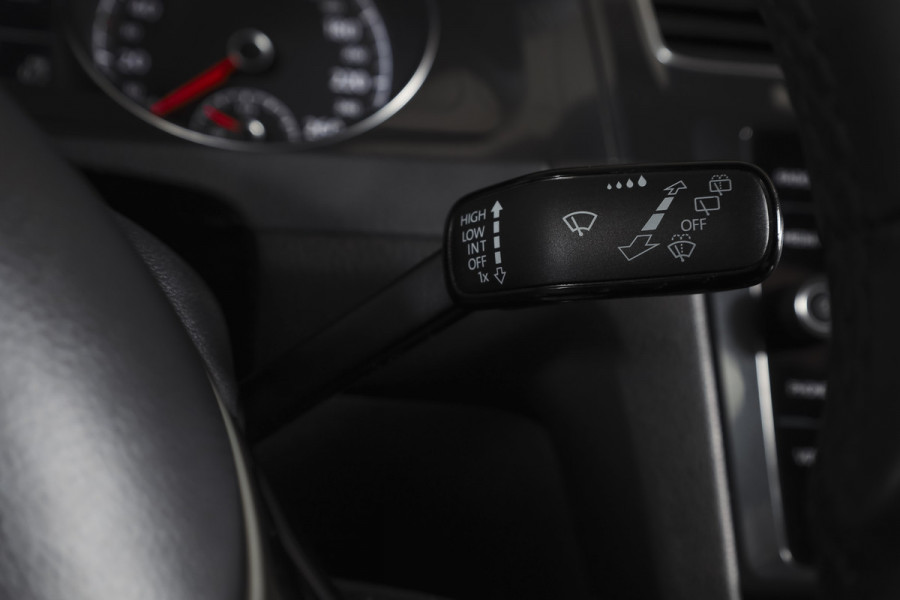 Volkswagen Golf 1.5 TSI 130 PK Comfortline Business | Adapt. Cruise | Stoelverw. | PDC | NAV + App. Connect | ECC | Trekhaak | DAB | LM 17" |