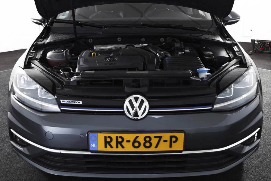Volkswagen Golf 1.5 TSI 130 PK Comfortline Business | Adapt. Cruise | Stoelverw. | PDC | NAV + App. Connect | ECC | Trekhaak | DAB | LM 17" |