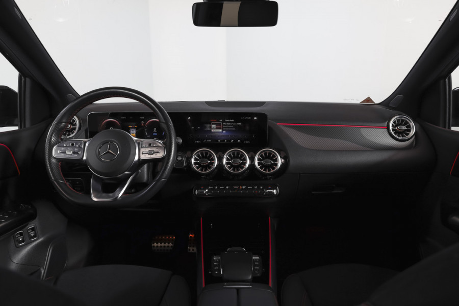 Mercedes-Benz B-Klasse 250 e AMG Line Hybride - Automaat | Dig. Cockpit | Cruise | Stoelverw. | PDC | Camera | NAV | ECC | Elek. Klep | Afn. Trekhaak | LM 18" |