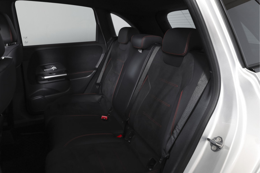 Mercedes-Benz B-Klasse 250 e AMG Line Hybride - Automaat | Dig. Cockpit | Cruise | Stoelverw. | PDC | Camera | NAV | ECC | Elek. Klep | Afn. Trekhaak | LM 18" |