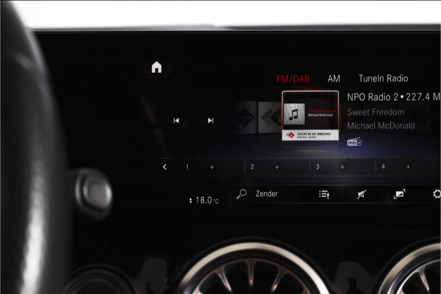 Mercedes-Benz B-Klasse 250 e AMG Line Hybride - Automaat | Dig. Cockpit | Cruise | Stoelverw. | PDC | Camera | NAV | ECC | Elek. Klep | Afn. Trekhaak | LM 18" |