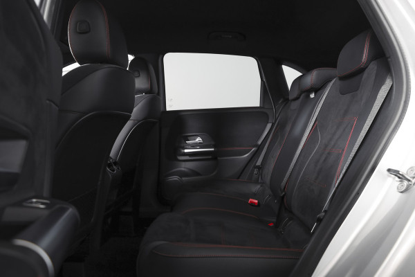 Mercedes-Benz B-Klasse 250 e AMG Line Hybride - Automaat | Dig. Cockpit | Cruise | Stoelverw. | PDC | Camera | NAV | ECC | Elek. Klep | Afn. Trekhaak | LM 18" |