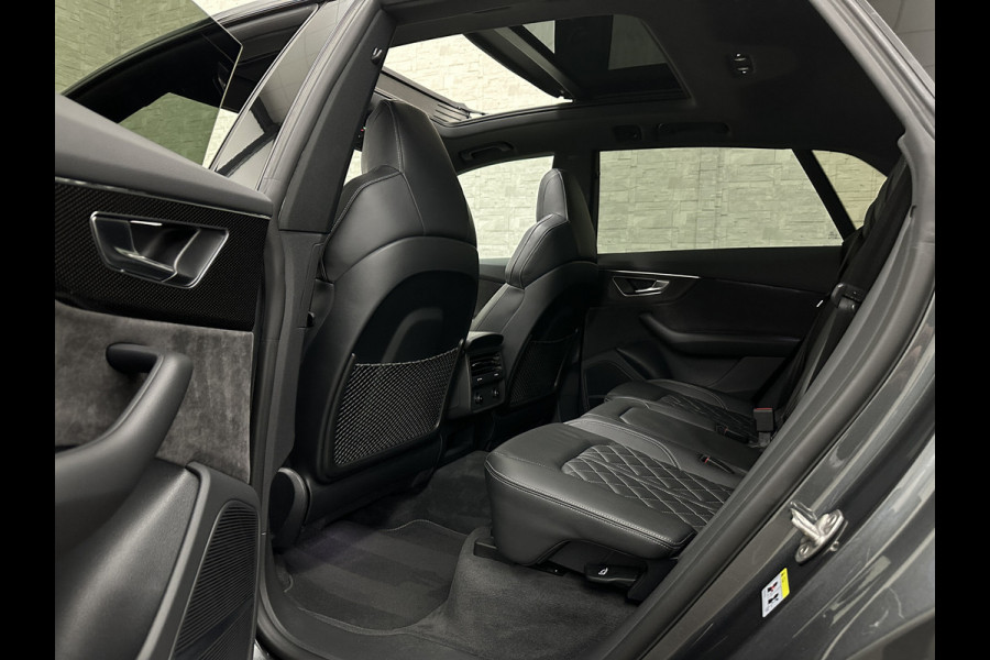 Audi Q8 SQ8 4.0 TFSI Quattro | RS-Stoelen | Panorama | Massage | Ventilatie | 23'' | B&O Sound | Trekhaak | Carbon | Luchtvering | Black-Optic | BTW-Auto | Memory | Leder | Matrix-LED | Carplay |