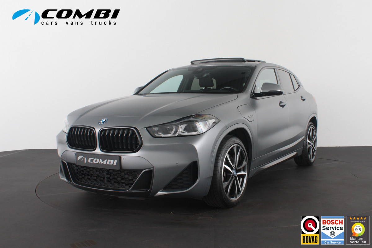 BMW X2 xDrive25e M Sport Kleur > M Frozen Grey metallic/Shadow-Line/Pano.schuifdak/Memory/Head-up-display