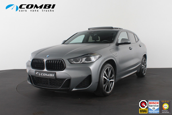 BMW X2 xDrive25e M Sport Kleur > M Frozen Grey metallic/Shadow-Line/Pano.schuifdak/Memory/Head-up-display