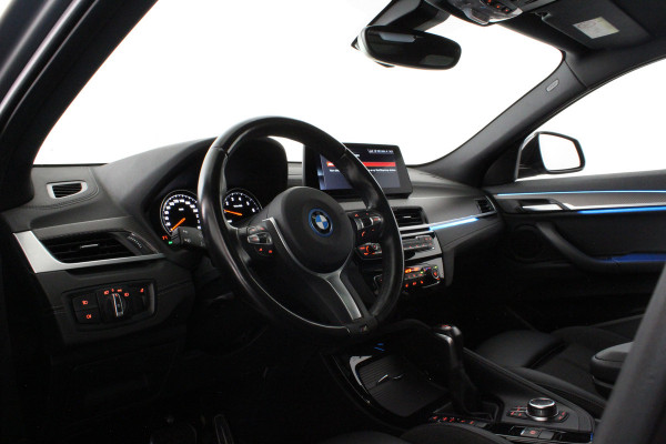 BMW X2 xDrive25e M Sport Kleur > M Frozen Grey metallic/Shadow-Line/Pano.schuifdak/Memory/Head-up-display