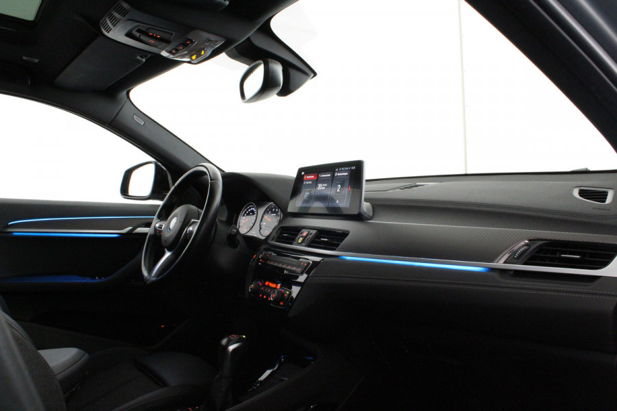 BMW X2 xDrive25e M Sport Kleur > M Frozen Grey metallic/Shadow-Line/Pano.schuifdak/Memory/Head-up-display