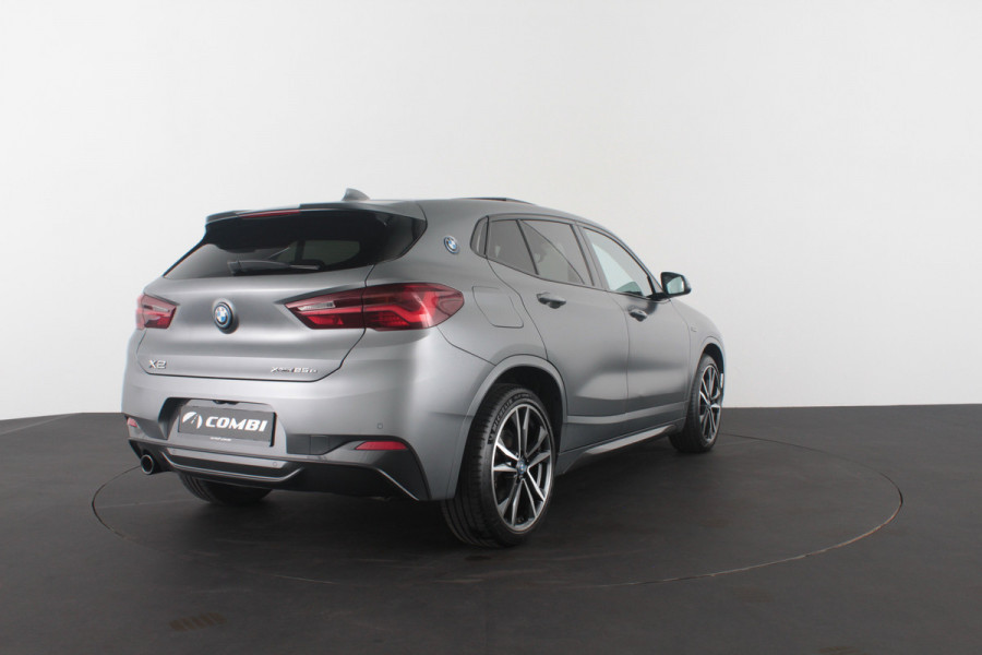 BMW X2 xDrive25e M Sport Kleur > M Frozen Grey metallic/Shadow-Line/Pano.schuifdak/Memory/Head-up-display