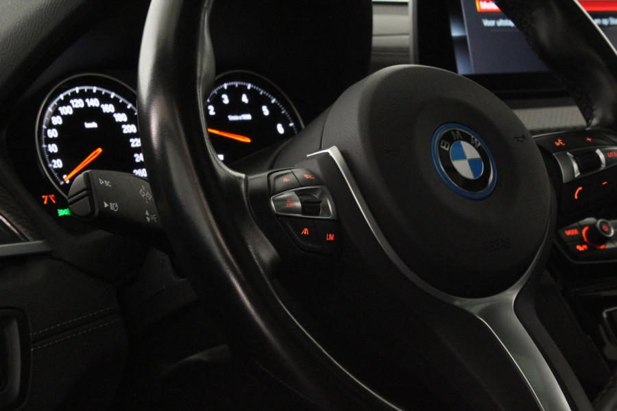 BMW X2 xDrive25e M Sport Kleur > M Frozen Grey metallic/Shadow-Line/Pano.schuifdak/Memory/Head-up-display