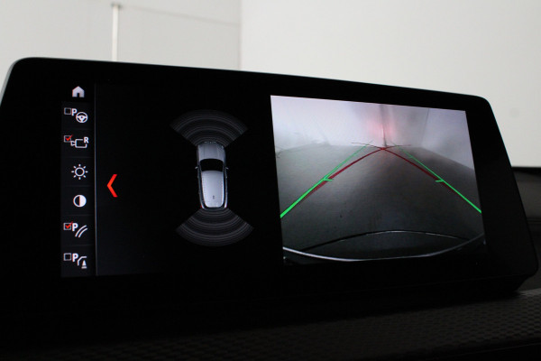 BMW X2 xDrive25e M Sport Kleur > M Frozen Grey metallic/Shadow-Line/Pano.schuifdak/Memory/Head-up-display