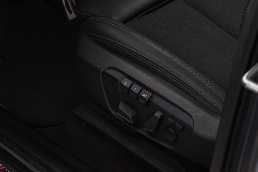 BMW X2 xDrive25e M Sport Kleur > M Frozen Grey metallic/Shadow-Line/Pano.schuifdak/Memory/Head-up-display