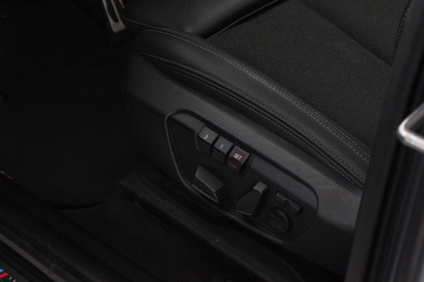 BMW X2 xDrive25e M Sport Kleur > M Frozen Grey metallic/Shadow-Line/Pano.schuifdak/Memory/Head-up-display