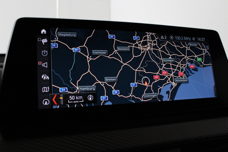 BMW X2 xDrive25e M Sport Kleur > M Frozen Grey metallic/Shadow-Line/Pano.schuifdak/Memory/Head-up-display