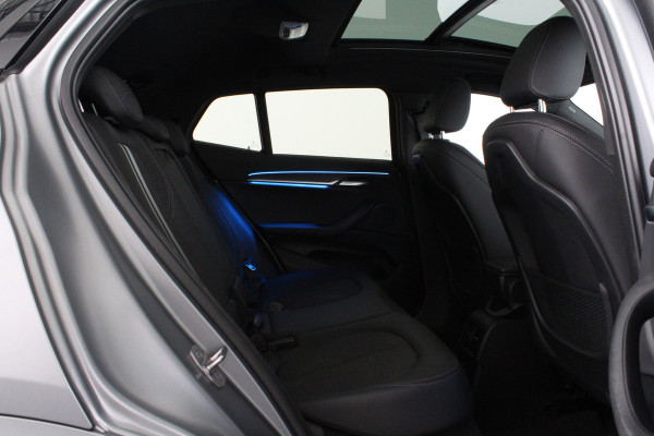 BMW X2 xDrive25e M Sport Kleur > M Frozen Grey metallic/Shadow-Line/Pano.schuifdak/Memory/Head-up-display