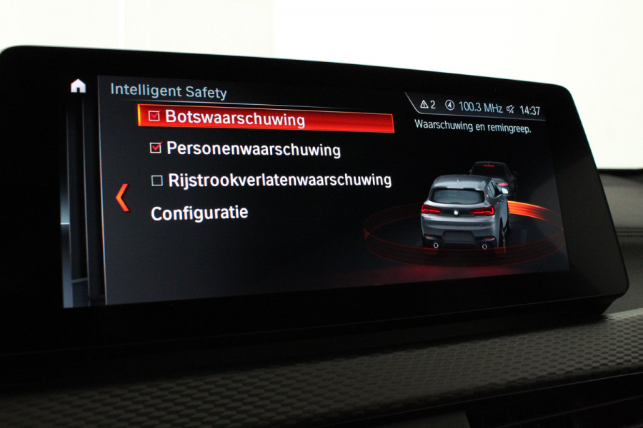 BMW X2 xDrive25e M Sport Kleur > M Frozen Grey metallic/Shadow-Line/Pano.schuifdak/Memory/Head-up-display