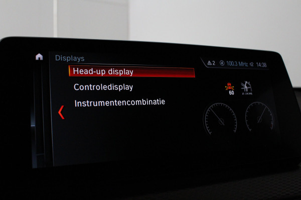 BMW X2 xDrive25e M Sport Kleur > M Frozen Grey metallic/Shadow-Line/Pano.schuifdak/Memory/Head-up-display