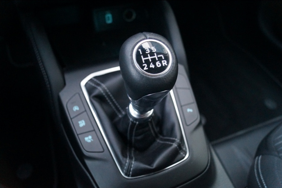 Ford Focus 1.0 EcoBoost Hybrid Titanium X-Business -NAVI-PDC-