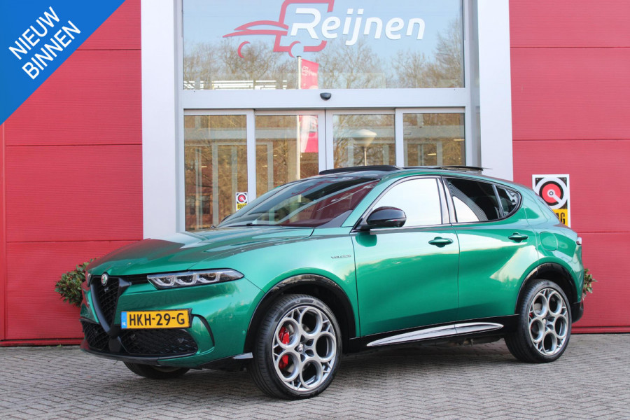 Alfa Romeo Tonale PHEV 280PK VELOCE | PANORAMISCH SCHUIF / KANTELDAK | LEDEREN BEKLEDING | VOORSTOELEN / STUUR VERWARMD | VOORSTOELEN GEVENTILEERD | VOORSTOELEN ELEKTRISCH VERSTELBAAR | DRAADLOOS APPLE CARPLAY / ANDROID AUTO | 360° CAMERA | AUTOMATISCH DIMMENDE BUITENSPIEGELS | 20"INCH LICHTMETALEN VELGEN | ADAPTIVE CRUISE CONTROL | KEYLESS ENTRY / START | ELEKTRISCH BEDIENBARE ACHTERKLEP | DRAADLOZE TELEFOONLADER | AMBIENT LIGHTING | DONKERE HEMELBEKLEDING | SCHAKELFLIPPERS AAN HET STUUR | VERWARMDE RUITENSPROEIERS |