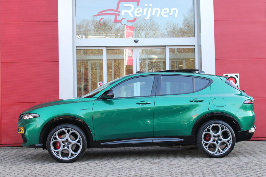 Alfa Romeo Tonale PHEV 280PK VELOCE | PANORAMISCH SCHUIF / KANTELDAK | LEDEREN BEKLEDING | VOORSTOELEN / STUUR VERWARMD | VOORSTOELEN GEVENTILEERD | VOORSTOELEN ELEKTRISCH VERSTELBAAR | DRAADLOOS APPLE CARPLAY / ANDROID AUTO | 360° CAMERA | AUTOMATISCH DIMMENDE BUITENSPIEGELS | 20"INCH LICHTMETALEN VELGEN | ADAPTIVE CRUISE CONTROL | KEYLESS ENTRY / START | ELEKTRISCH BEDIENBARE ACHTERKLEP | DRAADLOZE TELEFOONLADER | AMBIENT LIGHTING | DONKERE HEMELBEKLEDING | SCHAKELFLIPPERS AAN HET STUUR | VERWARMDE RUITENSPROEIERS |