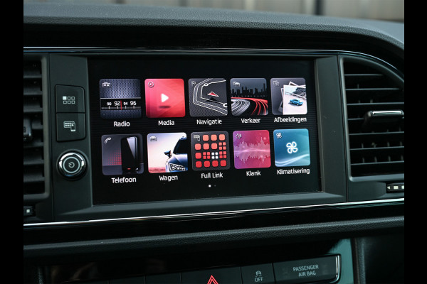 Seat Leon ST 2.0 TSI CUPRA 300 · Panorama dak · Beats Sound · Black line · Full Led · Camera · Stoelverwarming · Adaptive Cruise · Virtual