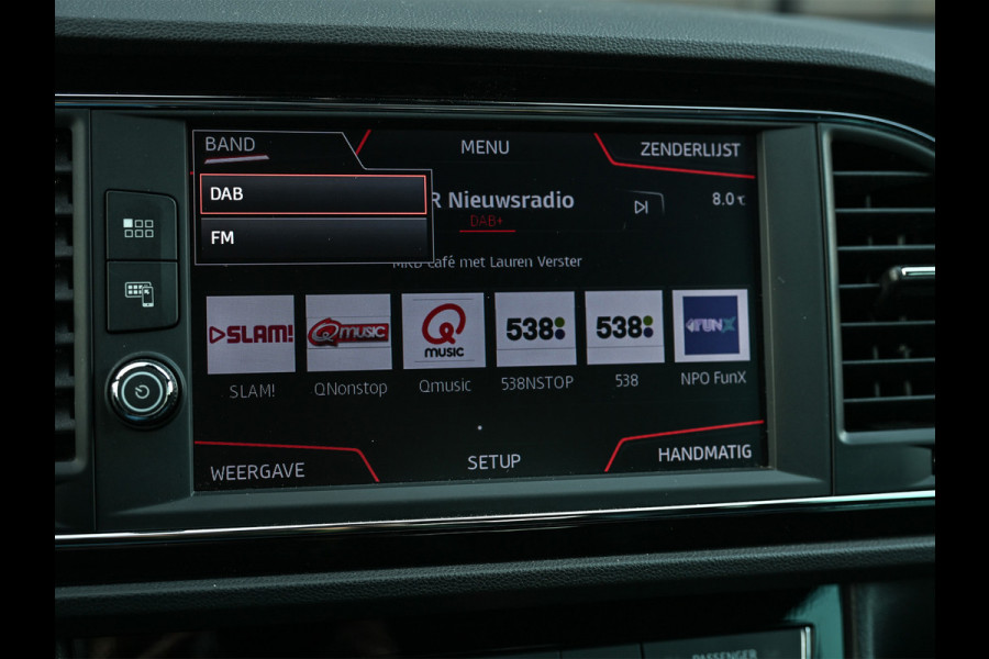 Seat Leon ST 2.0 TSI CUPRA 300 · Panorama dak · Beats Sound · Black line · Full Led · Camera · Stoelverwarming · Adaptive Cruise · Virtual