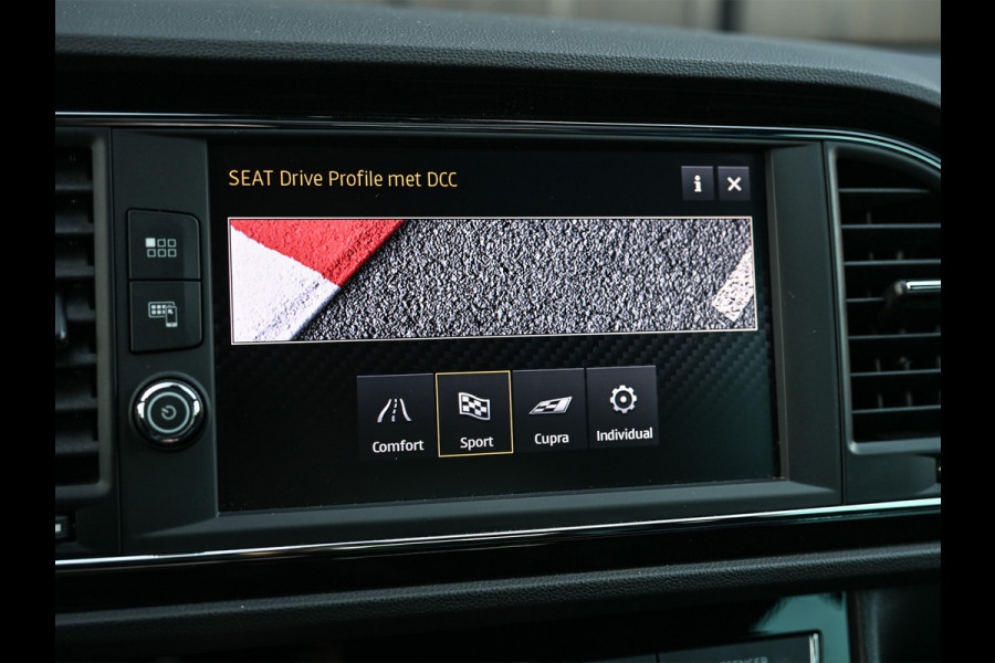 Seat Leon ST 2.0 TSI CUPRA 300 · Panorama dak · Beats Sound · Black line · Full Led · Camera · Stoelverwarming · Adaptive Cruise · Virtual