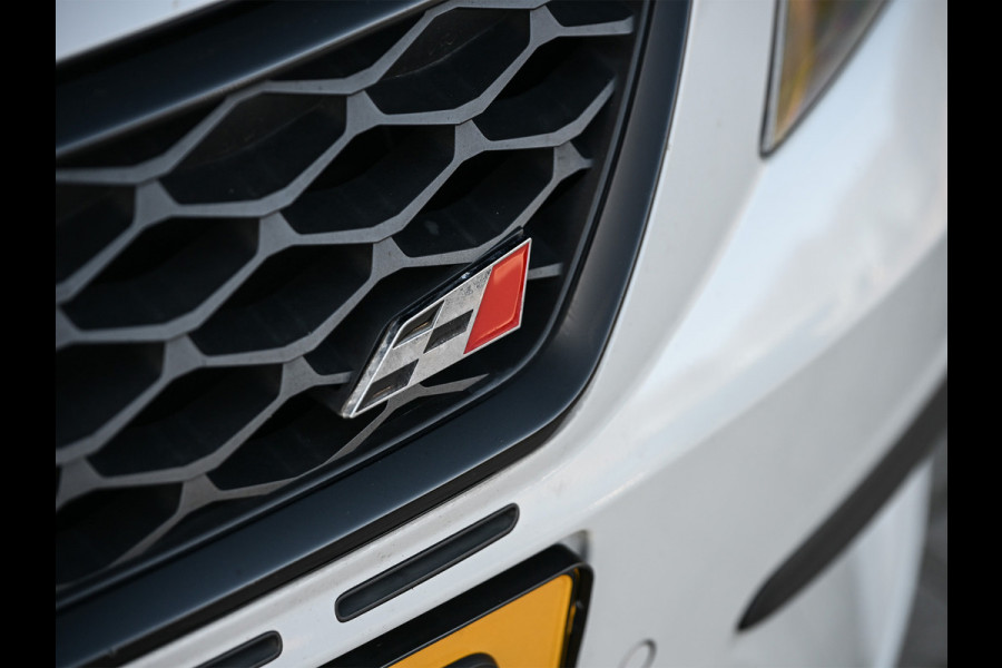 Seat Leon ST 2.0 TSI CUPRA 300 · Panorama dak · Beats Sound · Black line · Full Led · Camera · Stoelverwarming · Adaptive Cruise · Virtual