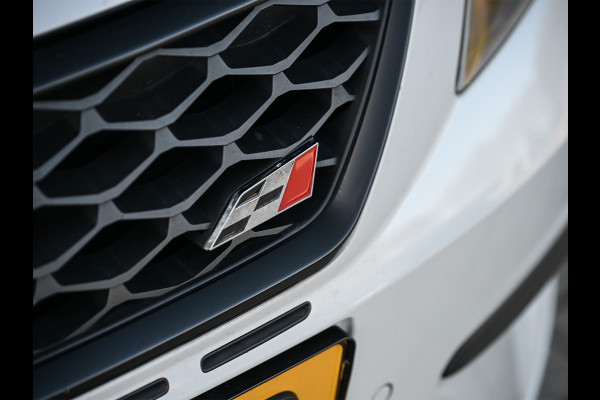 Seat Leon ST 2.0 TSI CUPRA 300 · Panorama dak · Beats Sound · Black line · Full Led · Camera · Stoelverwarming · Adaptive Cruise · Virtual
