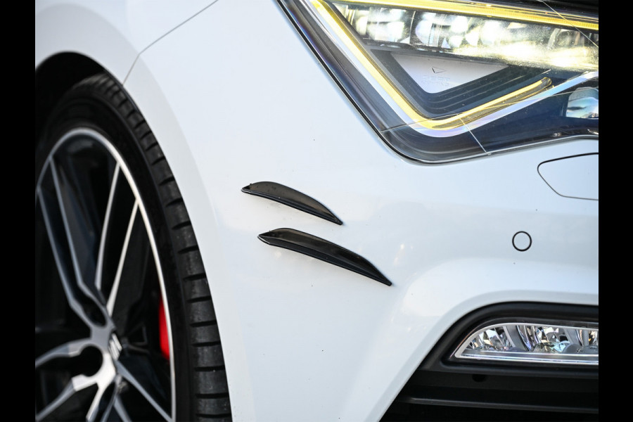 Seat Leon ST 2.0 TSI CUPRA 300 · Panorama dak · Beats Sound · Black line · Full Led · Camera · Stoelverwarming · Adaptive Cruise · Virtual