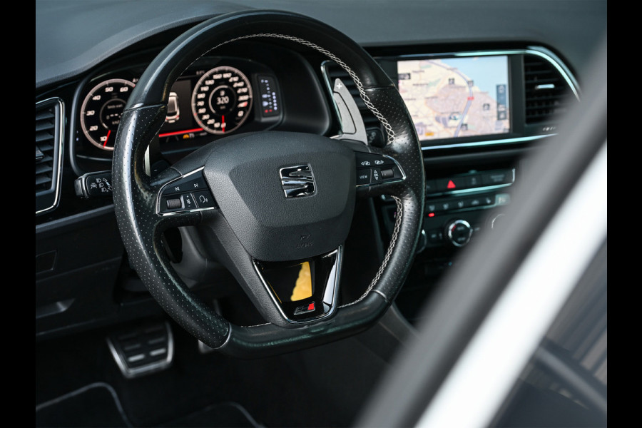 Seat Leon ST 2.0 TSI CUPRA 300 · Panorama dak · Beats Sound · Black line · Full Led · Camera · Stoelverwarming · Adaptive Cruise · Virtual