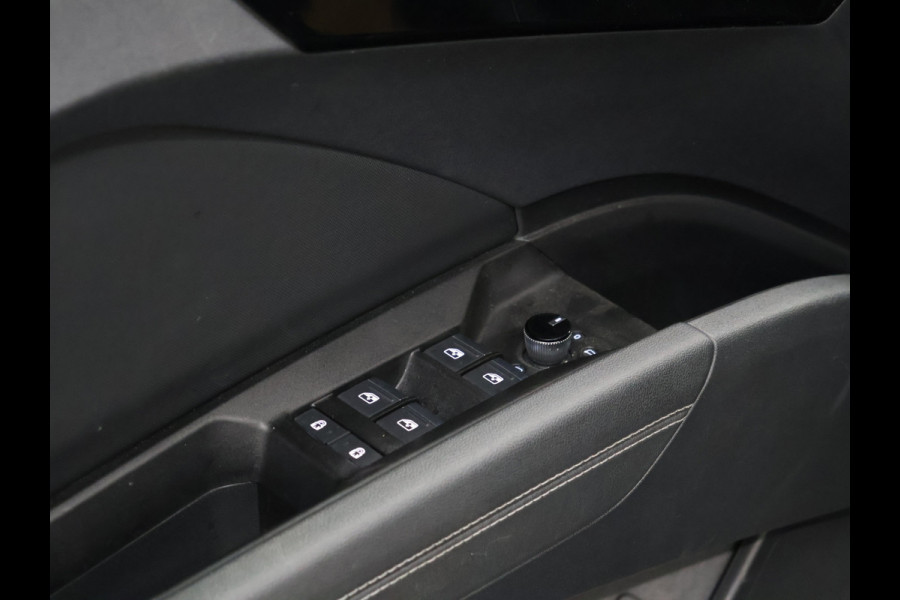 Audi Q4 e-tron 40 Launch edition S Competition 77 kWh [SCHUIFKANTELDAK, SPORTSTOELEN, APPLE CARPLAY, ANDROID, ADAPTIVE CRUISE, STOELVERWARMING, CAMERA, CLIMATE, NIEUWSTAAT]