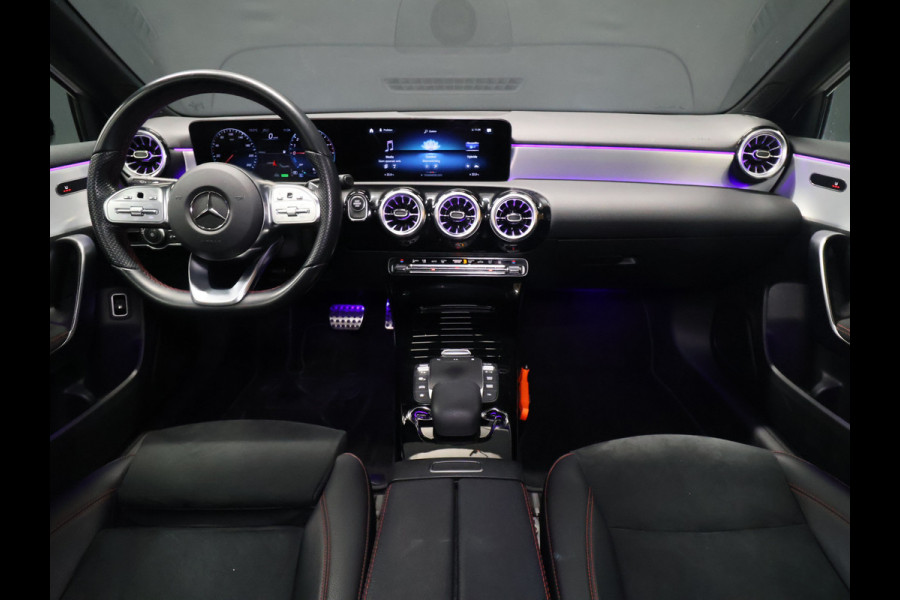 Mercedes-Benz A-Klasse 250 e Business Solution AMG Limited [TREKHAAK INKLAPBAAR, DIGITAL DASH, SCHUIFKANTELDAK, APPLE CARPLAY, ANDROID, SFEERVERLICHTING, CAMERA, ADAPTIVE CRUISE, STOELVERWARMING, PDC V+A, HALF LEDER, CLIMATE, NIEUWSTAAT]