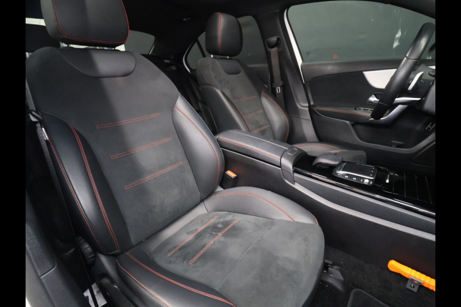 Mercedes-Benz A-Klasse 250 e Business Solution AMG Limited [TREKHAAK INKLAPBAAR, DIGITAL DASH, SCHUIFKANTELDAK, APPLE CARPLAY, ANDROID, SFEERVERLICHTING, CAMERA, ADAPTIVE CRUISE, STOELVERWARMING, PDC V+A, HALF LEDER, CLIMATE, NIEUWSTAAT]