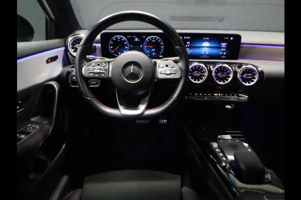 Mercedes-Benz A-Klasse 250 e Business Solution AMG Limited [TREKHAAK INKLAPBAAR, DIGITAL DASH, SCHUIFKANTELDAK, APPLE CARPLAY, ANDROID, SFEERVERLICHTING, CAMERA, ADAPTIVE CRUISE, STOELVERWARMING, PDC V+A, HALF LEDER, CLIMATE, NIEUWSTAAT]