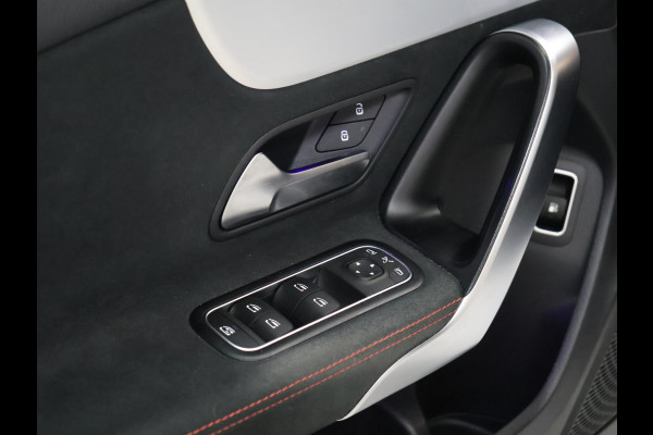 Mercedes-Benz A-Klasse 250 e Business Solution AMG Limited [TREKHAAK INKLAPBAAR, DIGITAL DASH, SCHUIFKANTELDAK, APPLE CARPLAY, ANDROID, SFEERVERLICHTING, CAMERA, ADAPTIVE CRUISE, STOELVERWARMING, PDC V+A, HALF LEDER, CLIMATE, NIEUWSTAAT]
