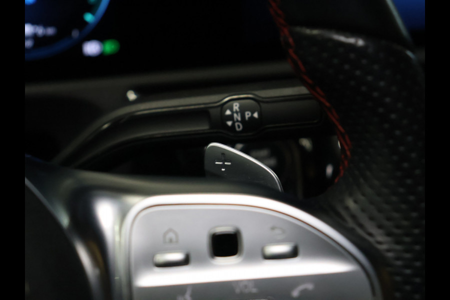 Mercedes-Benz A-Klasse 250 e Business Solution AMG Limited [TREKHAAK INKLAPBAAR, DIGITAL DASH, SCHUIFKANTELDAK, APPLE CARPLAY, ANDROID, SFEERVERLICHTING, CAMERA, ADAPTIVE CRUISE, STOELVERWARMING, PDC V+A, HALF LEDER, CLIMATE, NIEUWSTAAT]