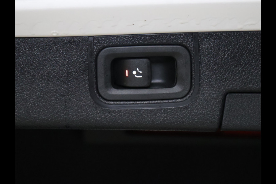 Mercedes-Benz A-Klasse 250 e Business Solution AMG Limited [TREKHAAK INKLAPBAAR, DIGITAL DASH, SCHUIFKANTELDAK, APPLE CARPLAY, ANDROID, SFEERVERLICHTING, CAMERA, ADAPTIVE CRUISE, STOELVERWARMING, PDC V+A, HALF LEDER, CLIMATE, NIEUWSTAAT]