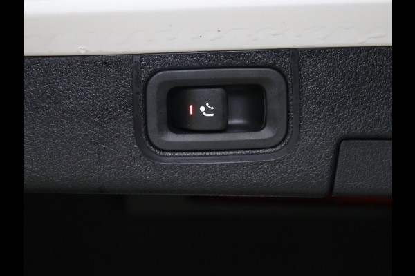 Mercedes-Benz A-Klasse 250 e Business Solution AMG Limited [TREKHAAK INKLAPBAAR, DIGITAL DASH, SCHUIFKANTELDAK, APPLE CARPLAY, ANDROID, SFEERVERLICHTING, CAMERA, ADAPTIVE CRUISE, STOELVERWARMING, PDC V+A, HALF LEDER, CLIMATE, NIEUWSTAAT]