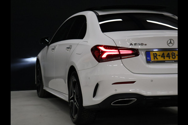 Mercedes-Benz A-Klasse 250 e Business Solution AMG Limited [TREKHAAK INKLAPBAAR, DIGITAL DASH, SCHUIFKANTELDAK, APPLE CARPLAY, ANDROID, SFEERVERLICHTING, CAMERA, ADAPTIVE CRUISE, STOELVERWARMING, PDC V+A, HALF LEDER, CLIMATE, NIEUWSTAAT]