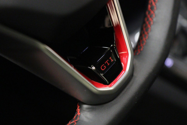 Volkswagen Polo 2.0 TSI GTI PANO/IQ-LIGHT/BEATS/STOELV/CARPLAY/VOL