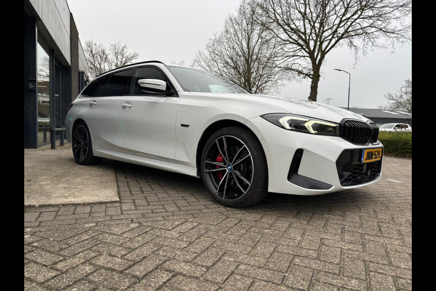 BMW 3 Serie Touring 320e Touring M-Sport PRO PHEV SHADOWLINE ADEPTIVE KOPLAMPEN 360 CAMERA DRIVER ASSIST HEAD-UP DISPLAY INNOVATION PAKKET