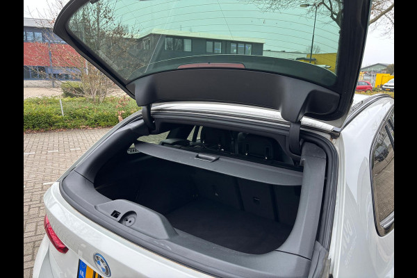 BMW 3 Serie Touring 320e Touring M-Sport PRO PHEV SHADOWLINE ADEPTIVE KOPLAMPEN 360 CAMERA DRIVER ASSIST HEAD-UP DISPLAY INNOVATION PAKKET