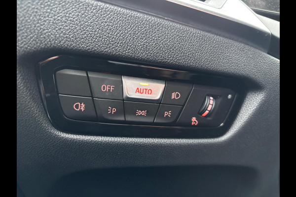 BMW 3 Serie Touring 320e Touring M-Sport PRO PHEV SHADOWLINE ADEPTIVE KOPLAMPEN 360 CAMERA DRIVER ASSIST HEAD-UP DISPLAY INNOVATION PAKKET