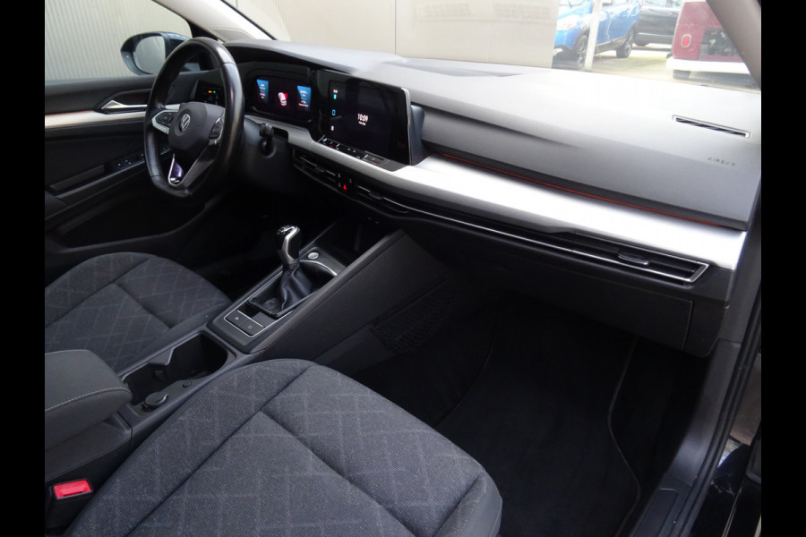 Volkswagen Golf 1.5 TSI Style * PANORAMADAK * KEYLESS * 4 SEIZOENSBANDEN !!