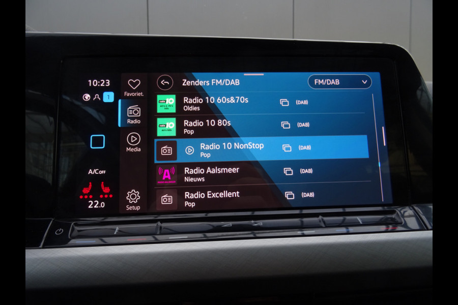 Volkswagen Golf 1.5 TSI Style * PANORAMADAK * KEYLESS * 4 SEIZOENSBANDEN !!