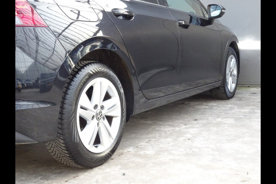 Volkswagen Golf 1.5 TSI Style * PANORAMADAK * KEYLESS * 4 SEIZOENSBANDEN !!