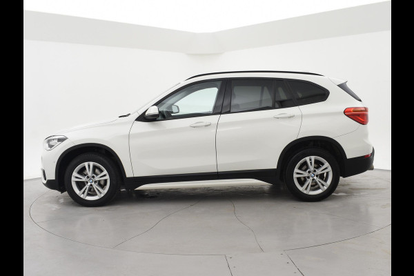 BMW X1 sDrive18i AUT. SPORTLINE + TREKHAAK | LED | SPORTSTOELEN | STOELVERWARMING | NAVIGATIE