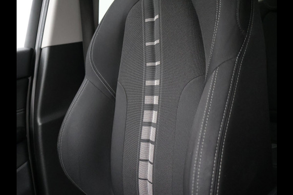 BMW X1 sDrive18i AUT. SPORTLINE + TREKHAAK | LED | SPORTSTOELEN | STOELVERWARMING | NAVIGATIE